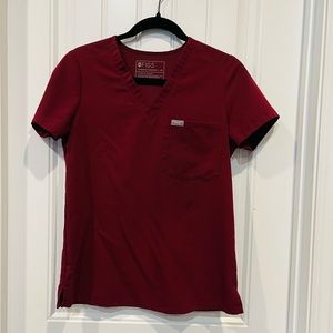 FIGS BURGUNDY SCRUB SET